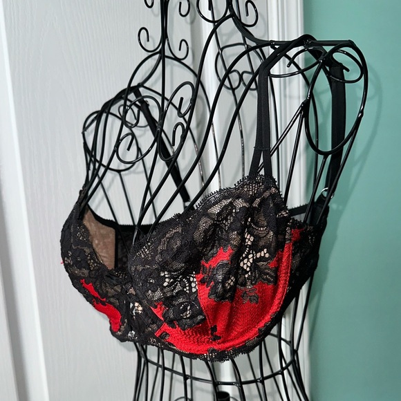 NEW without tag .. Victoria’s Secret  lace underwire bra - Picture 3 of 10